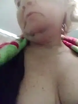 Snapshot of LusiyaGold5 chatting on March 5, 8:32 am LusiyaGold5 online show from March 5, 8:32 am