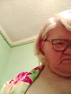 Snapshot of LusiyaGold5 chatting on March 5, 11:56 pm LusiyaGold5 online show from March 5, 11:56 pm