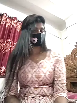 Queen-Any online show from November 9, 1:31 pm