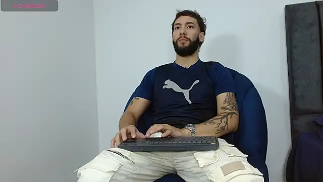 Snapshot of angel_kyrozz chatting on November 13, 9:25 pm angel kyrozz online show from November 13, 9:25 pm