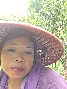 Snapshot of miomio-12 chatting on June 8, 2:23 am miomio-12 online show from June 8, 2:23 am
