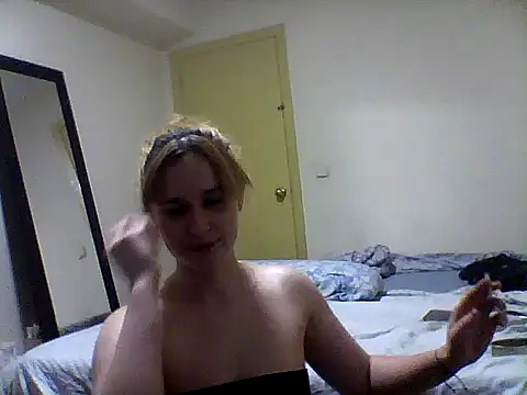 Snapshot of celeste_420ff chatting on May 25, 6:36 pm celeste 420ff online show from May 25, 6:36 pm