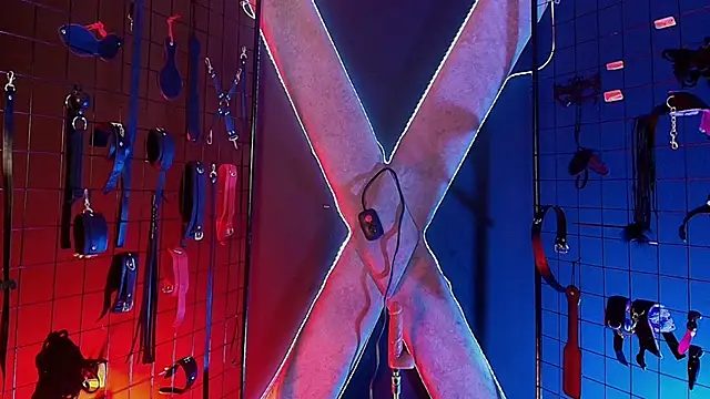 Snapshot of mranii_queen_bdsm_ chatting on November 12, 3:51 am mranii queen bdsm online show from November 12, 3:51 am