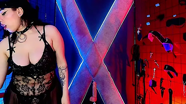 Snapshot of mranii_queen_bdsm_ chatting on November 14, 3:05 am mranii queen bdsm online show from November 14, 3:05 am