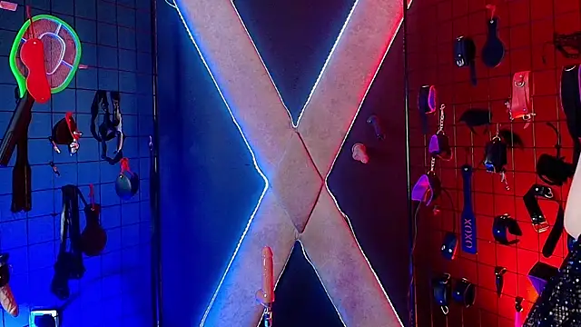 Snapshot of mranii_queen_bdsm_ chatting on November 27, 3:08 am mranii queen bdsm online show from November 27, 3:08 am