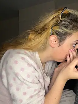 Snapshot of TabbyLovexox chatting on November 7, 8:14 am TabbyLovexox online show from November 7, 8:14 am