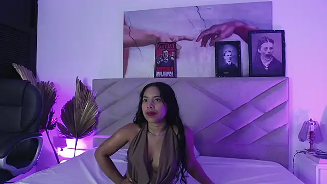 Snapshot of Amayavaldes chatting on November 5, 12:43 am Amayavaldes online show from November 5, 12:43 am