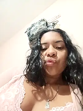 Snapshot of Amayavaldes chatting on November 24, 1:05 am Amayavaldes online show from November 24, 1:05 am