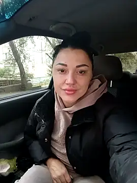 Snapshot of LuceSkys chatting on October 17, 5:21 am LuceSkys online show from October 17, 5:21 am