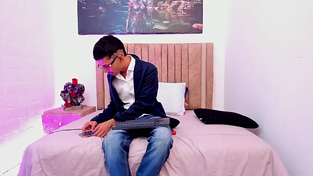 Timothe Evans online show from November 20, 8:19 pm