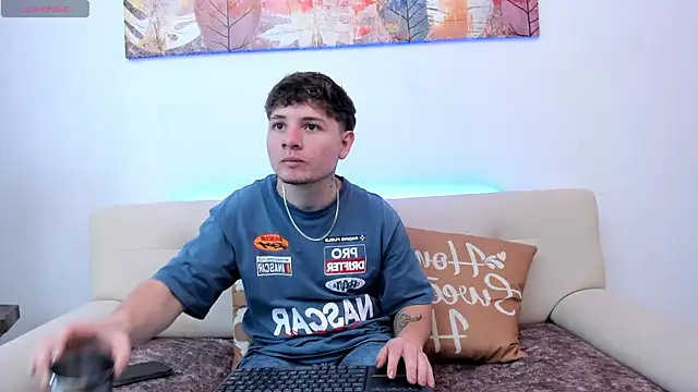 Leoo Miller online show from October 30, 8:20 pm