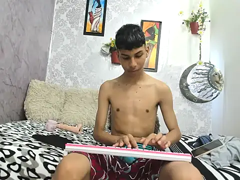 Snapshot of sexyboys_cutex18 chatting on November 9, 8:51 pm sexyboys cutex18 online show from November 9, 8:51 pm