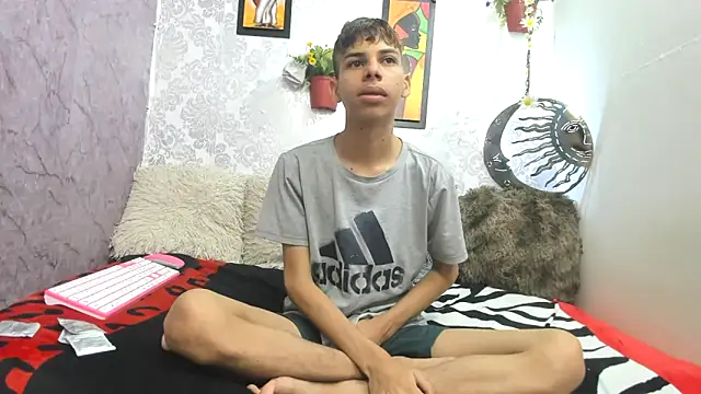 Snapshot of sexyboys_cutex18 chatting on November 13, 7:57 pm sexyboys cutex18 online show from November 13, 7:57 pm