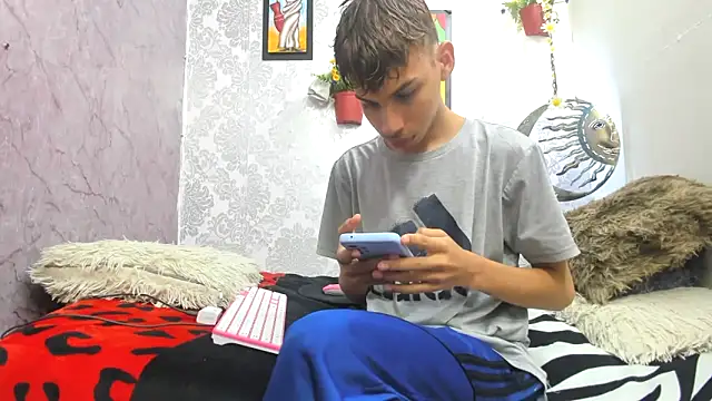 Snapshot of sexyboys_cutex18 chatting on November 15, 8:16 pm sexyboys cutex18 online show from November 15, 8:16 pm