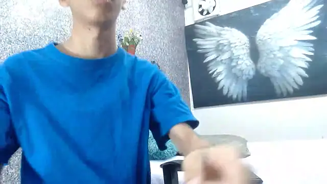 Snapshot of sexyboys_cutex18 chatting on November 17, 8:25 pm sexyboys cutex18 online show from November 17, 8:25 pm