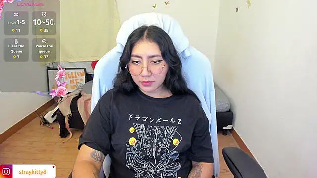 Snapshot of LoveLyy- chatting on October 12, 3:49 am LoveLyy- online show from October 12, 3:49 am