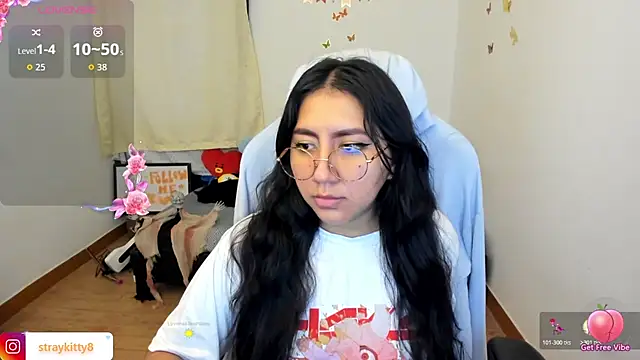 Snapshot of LoveLyy- chatting on October 17, 1:03 pm LoveLyy- online show from October 17, 1:03 pm