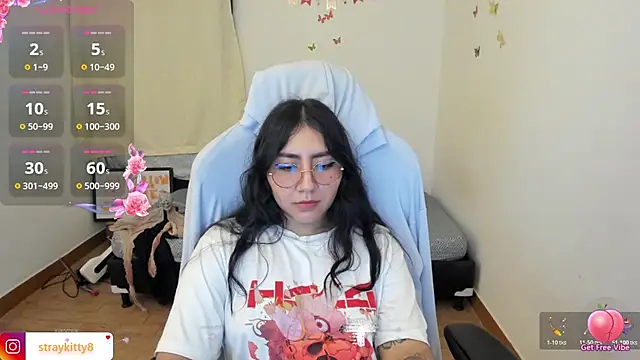 Snapshot of LoveLyy- chatting on November 1, 11:51 pm LoveLyy- online show from November 1, 11:51 pm