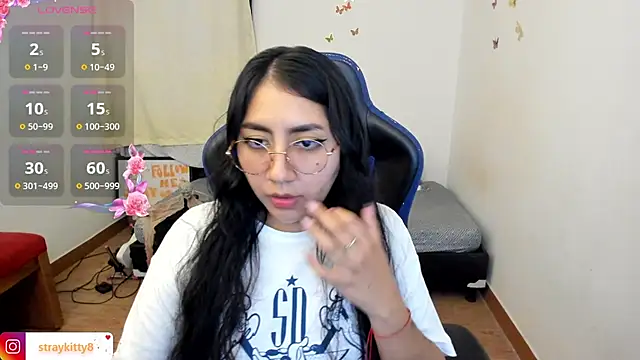 LoveLyy- online show from December 2, 9:10 pm