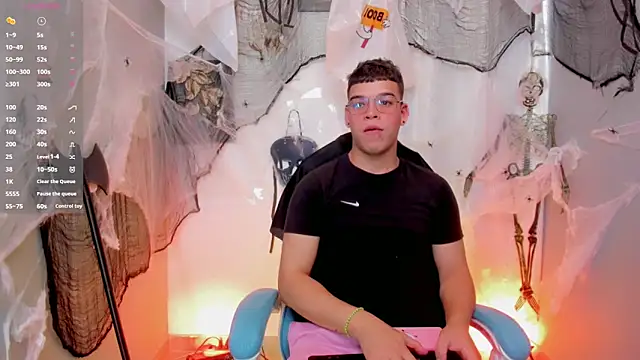 Snapshot of alex_boyy chatting on October 28, 6:54 pm alex boyy online show from October 28, 6:54 pm