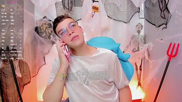 Snapshot of alex_boyy chatting on October 29, 6:09 pm alex boyy online show from October 29, 6:09 pm