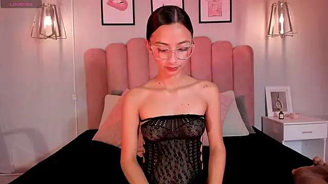 lena martinn online show from May 28, 7:33 pm