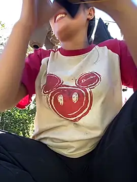 Snapshot of Pii_x chatting on November 30, 2:15 am Pii x online show from November 30, 2:15 am