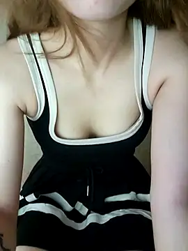 Snapshot of LylyCii6969 chatting on October 12, 4:00 am LylyCii6969 online show from October 12, 4:00 am