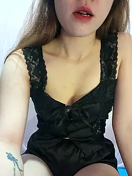 LylyCii6969 online show from December 15, 11:31 pm