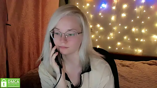 HoneyDazzle online show from November 30, 8:13 pm