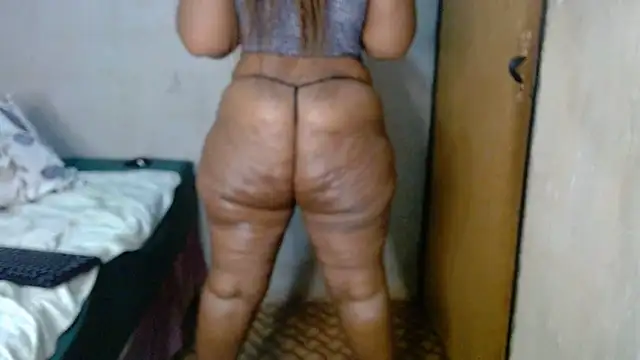 Snapshot of Bigboobsbooty chatting on June 18, 9:19 pm Bigboobsbooty online show from June 18, 9:19 pm