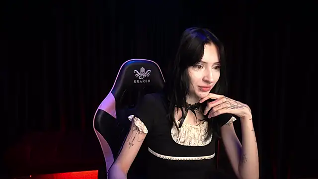 Snapshot of Trix_Void chatting on October 8, 6:33 am Trix Void online show from October 8, 6:33 am