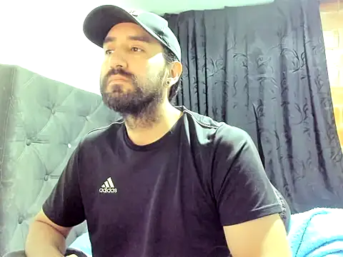 Snapshot of coolfriki chatting on October 24, 5:37 am coolfriki online show from October 24, 5:37 am