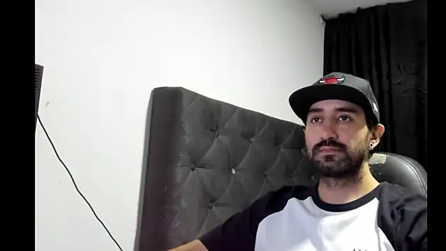 Snapshot of coolfriki chatting on November 8, 4:56 am coolfriki online show from November 8, 4:56 am