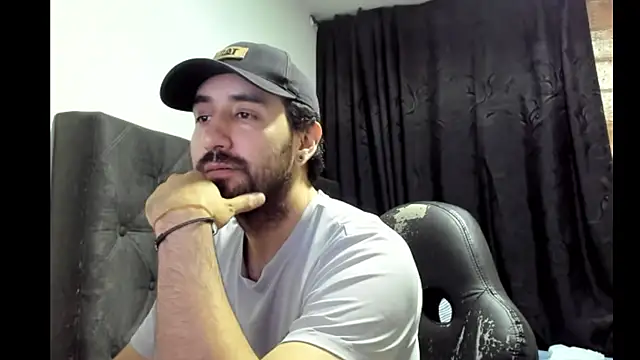 Snapshot of coolfriki chatting on November 14, 5:06 am coolfriki online show from November 14, 5:06 am