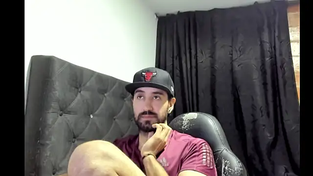 Snapshot of coolfriki chatting on November 15, 3:59 am coolfriki online show from November 15, 3:59 am