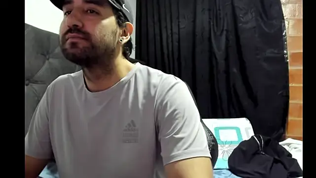 Snapshot of coolfriki chatting on November 27, 5:42 am coolfriki online show from November 27, 5:42 am