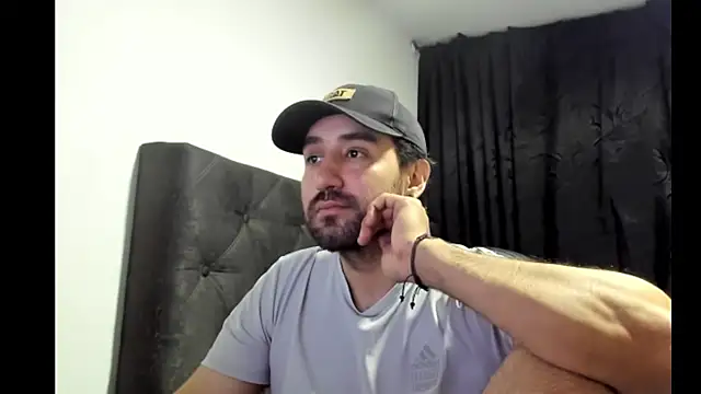 Snapshot of coolfriki chatting on November 29, 4:04 am coolfriki online show from November 29, 4:04 am