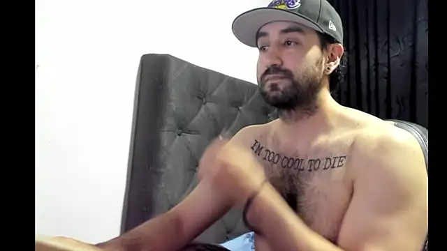 Snapshot of coolfriki chatting on December 3, 3:14 am coolfriki online show from December 3, 3:14 am