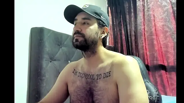 Snapshot of coolfriki chatting on December 3, 9:46 pm coolfriki online show from December 3, 9:46 pm