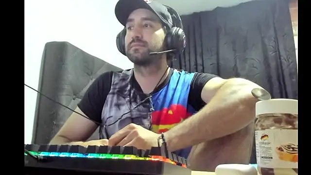 Snapshot of coolfriki chatting on December 15, 2:38 am coolfriki online show from December 15, 2:38 am