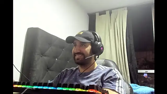 coolfriki online show from May 2, 1:21 am