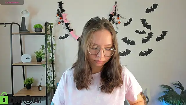 Nuura Moore online show from November 5, 12:54 am