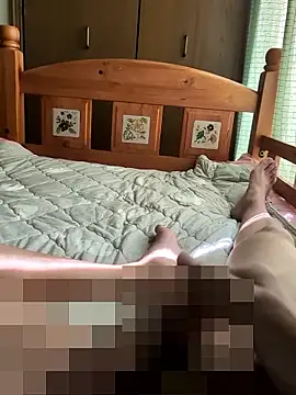 Snapshot of Daaaaiiii chatting on October 7, 1:36 am Daaaaiiii online show from October 7, 1:36 am