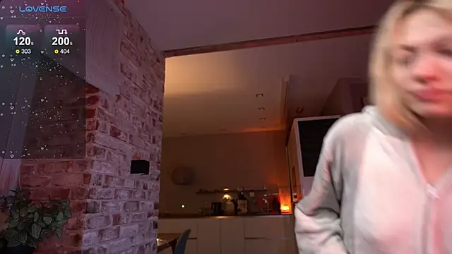 Snapshot of _favdream chatting on November 23, 4:23 am favdream online show from November 23, 4:23 am