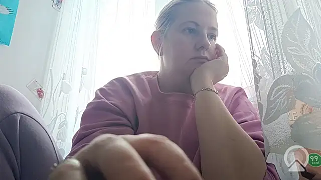 Snapshot of Melorini chatting on February 12, 3:01 am Melorini online show from February 12, 3:01 am