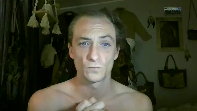 Snapshot of Dubbsssss chatting on April 17, 7:11 am Dubbsssss online show from April 17, 7:11 am