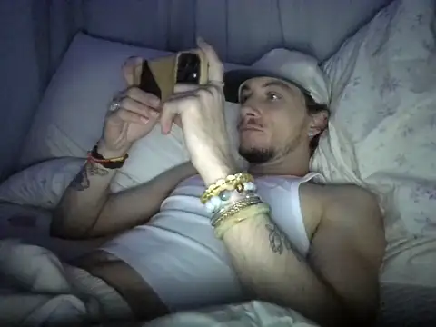 Snapshot of Dubbsssss chatting on July 1, 9:22 am Dubbsssss online show from July 1, 9:22 am