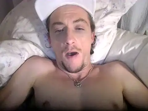 Snapshot of Dubbsssss chatting on August 8, 8:22 pm Dubbsssss online show from August 8, 8:22 pm