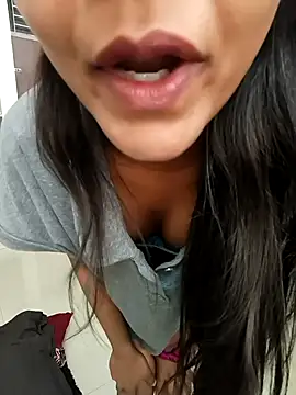 anshika0124 online show from November 28, 4:59 am